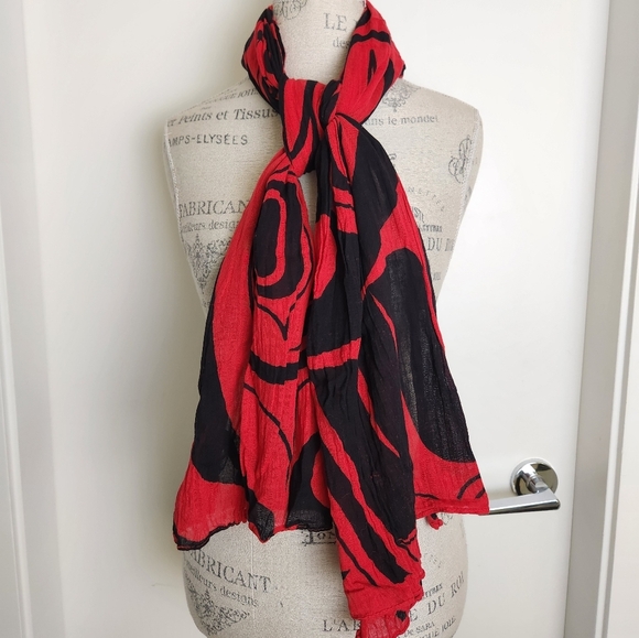 Native Northwest Orca Scarf - Picture 4 of 15